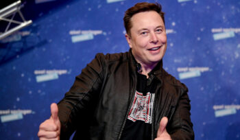 elon-musk-cambia-twitter:-addio-all’uccellino,-arriva-x