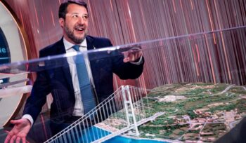 ponte-sullo-stretto,-salvini-trova-i-soldi:-omaggio-a-berlusconi