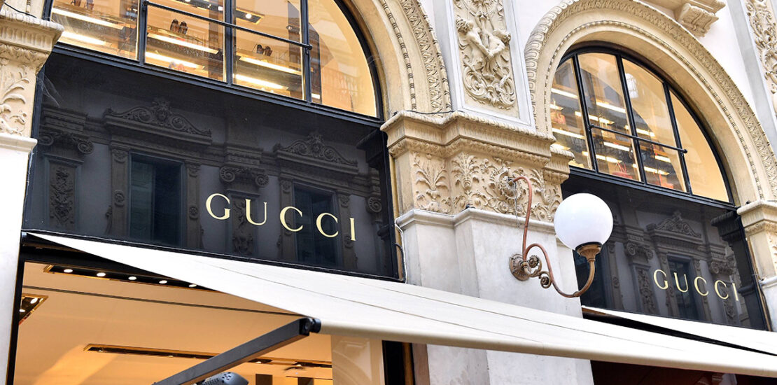 l’universo-gucci-si-prepara-al-natale:-tra-cause-giudiziarie,-trasferimenti-e-proteste