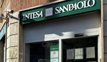 intesa-sanpaolo-sotto-inchiesta-dell’antitrust-per-trasferimento-di-correntisti-a-isybank:-la-banca-sostiene-di-aver-rispettato-i-diritti-dei-clienti