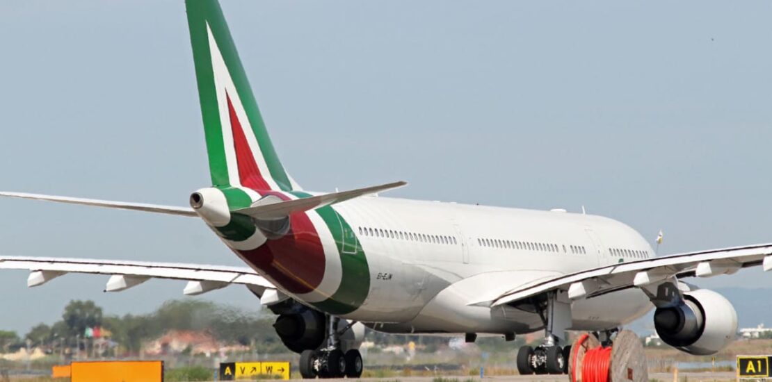 alitalia-licenzia-oltre-2700-dipendenti-in-cassa-integrazione:-i-motivi