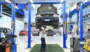 auto,-urso-contro-stellantis:-arrivano-nuovo-produttore-in-italia-e-revisione-degli-incentivi