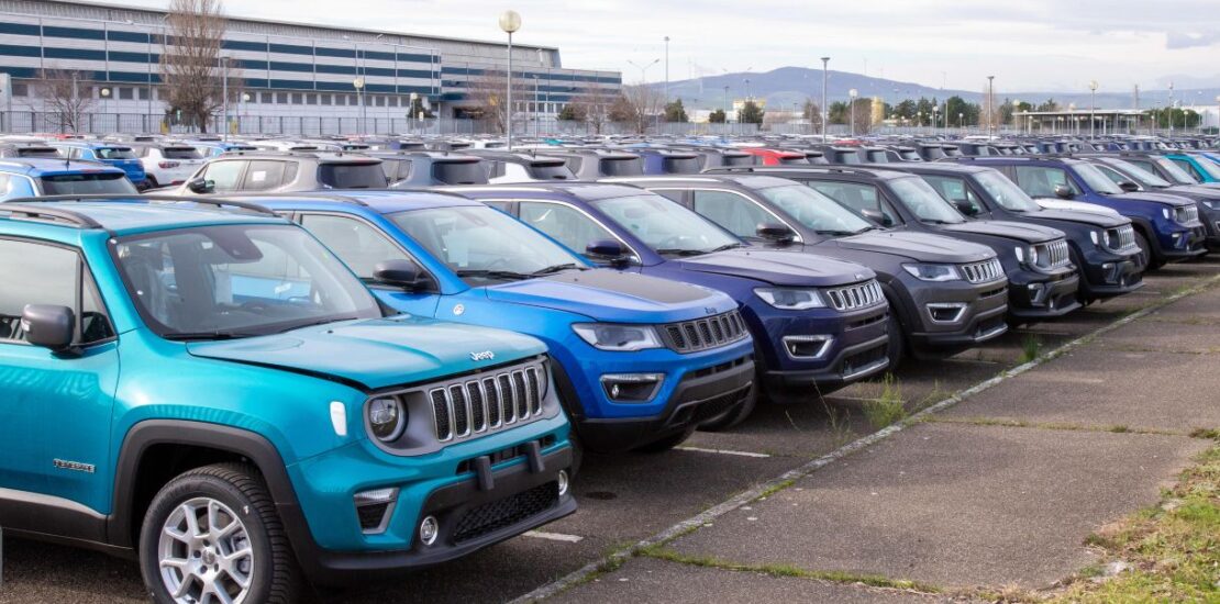 fiat-500-a-mirafiori-e-jeep-compass-a-melfi:-il-futuro-degli-stabilimenti-italiani-stellantis