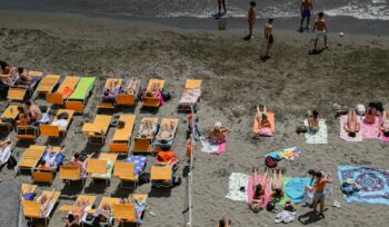 vacanze,-rincari-anche-del-20%-per-l’estate-2024:-dai-traghetti-ai-voli,-tutti-gli-aumenti