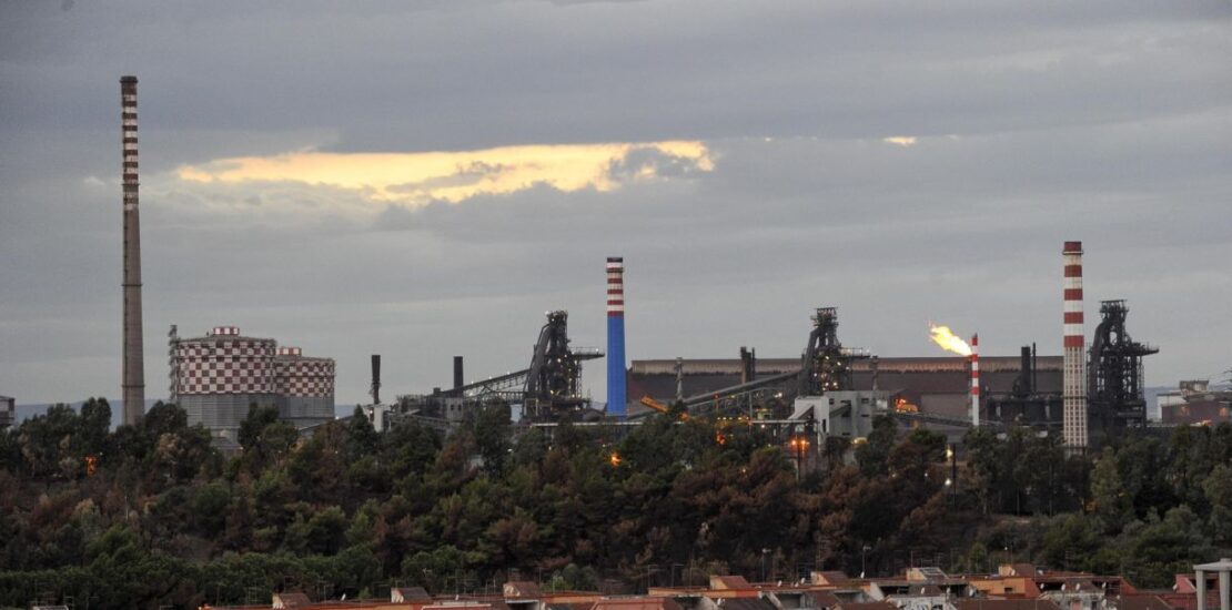 riconversione-ex-ilva,-previsti-700-milioni-di-finanziamenti-per-gli-acquirenti:-in-autunno-la-ripresa-della-produzione