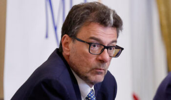 giorgetti-avverte-sul-pnrr:-“rivedere-le-tempistiche”.-l’appello-del-ministro-all’ue-sulle-scadenze