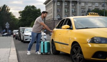 costo-di-una-corsa-in-taxi:-le-citta-italiane-con-i-prezzi-piu-alti-e-bassi