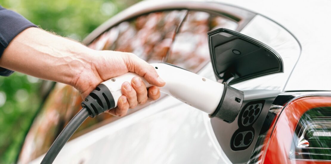 oltre-1-milione-di-nuove-auto-elettriche-in-ue,-ma-chi-guida-rimpiange-diesel-e-benzina