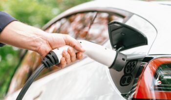 oltre-1-milione-di-nuove-auto-elettriche-in-ue,-ma-chi-guida-rimpiange-diesel-e-benzina