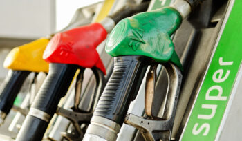 prezzi-benzina-e-diesel-ai-minimi-da-6-mesi:-dove-e-meglio-rifornire