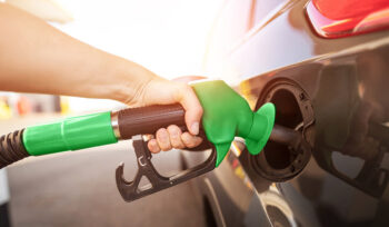 diesel-e-benzina-in-germania,-la-filiera-automobilistica-chiede-lo-stop-alla-vendita-entro-il-2045