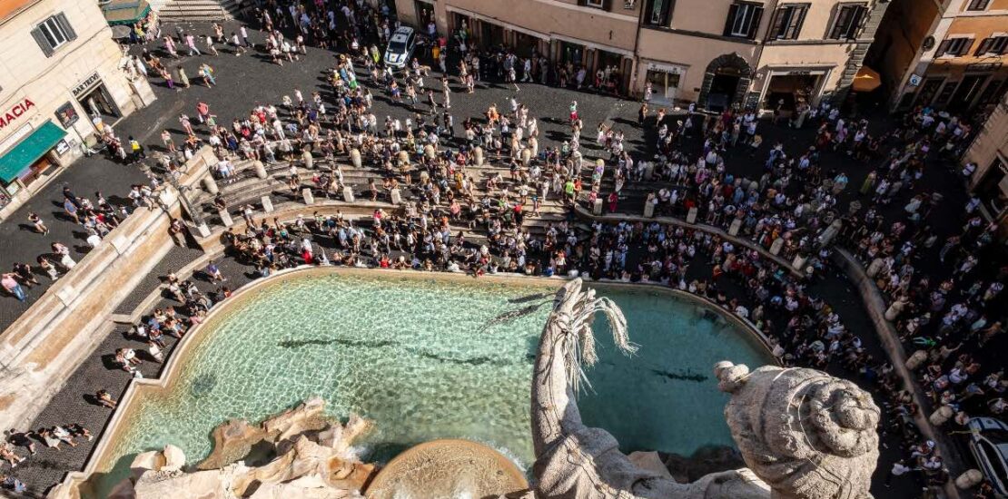 fontana-di-trevi-a-numero-chiuso-e-a-pagamento:-roma-contro-l’overtourism