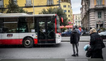 sciopero-napoli-del-5-ottobre,-mezzi-eav-e-anm-fermi:-gli-orari-di-bus,-metro-e-funicolari