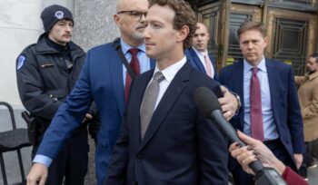 zuckerberg-supera-bezos:-e-lui-il-secondo-uomo-piu-ricco-del-mondo