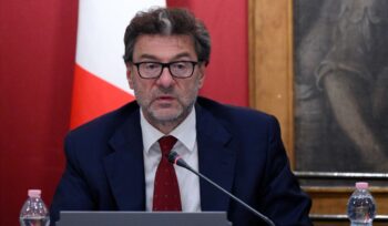 giorgetti-rivede-il-pil-2024-in-italia,-colpa-della-correzione-al-ribasso-della-crescita