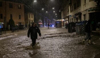 alluvione-bologna-e-emilia,-slavina-d’acqua,-un-morto-e-danni-milionari.-voragine-in-calabria