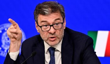 giorgetti-e-georgieva-scontro-su-debito-pubblico-al-142,3%,-cala-tensione-ma-le-cifre-restano