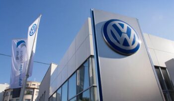 volkswagen-in-crisi,-protesta-e-scioperi-per-il-piano-di-risparmio-da-4-miliardi-di-euro