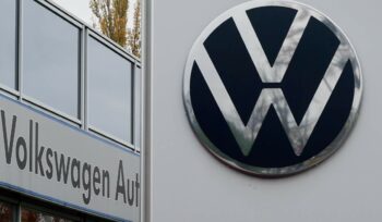 volkswagen,-quanto-guadagnano-i-dipendenti:-tra-tagli-e-fabbriche-a-rischio