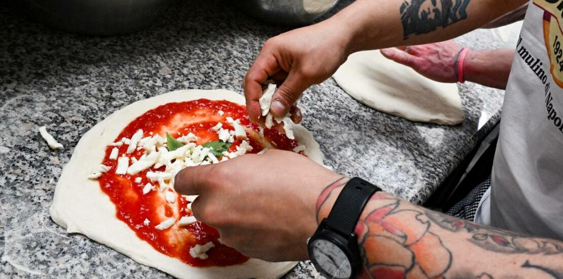 la-pizza-in-italia-e-sempre-piu-costosa,-solo-a-napoli-in-tre-anni-+32%