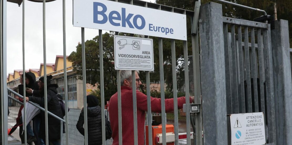 beko-smentisce-urso,-confermate-chiusure-e-licenziamento-del-44%-dei-lavoratori-in-italia