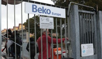 beko-smentisce-urso,-confermate-chiusure-e-licenziamento-del-44%-dei-lavoratori-in-italia